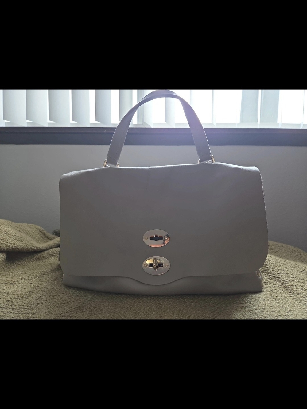 Like New Postina Anni 50 Italian Genuine Leather Light Gray Bag